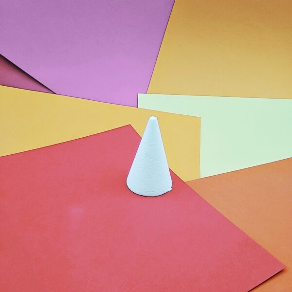 Cono polistirolo h6cm. x 3,9cm. (diametro base)